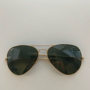 Oversized aviator ray ban sunglasses :)
